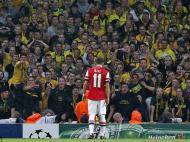 Imagem impressionante de Özil diante dos adeptos do Dortmund