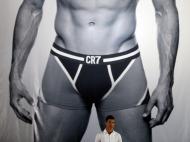 Cristiano Ronaldo apresenta roupa interior masculina (Reuters)