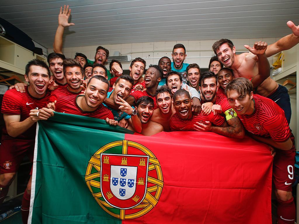 Festejos da Seleção nacional de sub 21 após a vitória contra a Holanda que garantiu a qualificação para a Fase Final do Campeonato da Europa 2015 (Diogo Pinto/FPF)