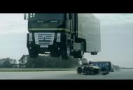 Salto de camião por cima de F1