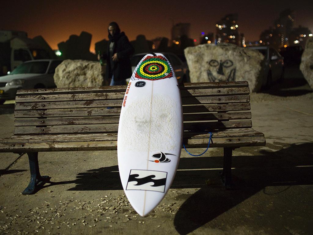 Competição de Surf Noturno em Israel (REUTERS)