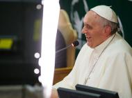 Papa Francisco recebe camisola do Barcelona (REUTERS)