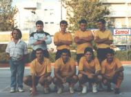 Clube de Bairro: Sonâmbulos (Rui Correia, guarda-redes; e Mário Santos (2º em baixo a contar da esquerda) na equipa que em 1987 disputou as maratonas e torneios)