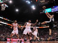 San Antonio Spurs vs Phoenix Suns (REUTERS)
