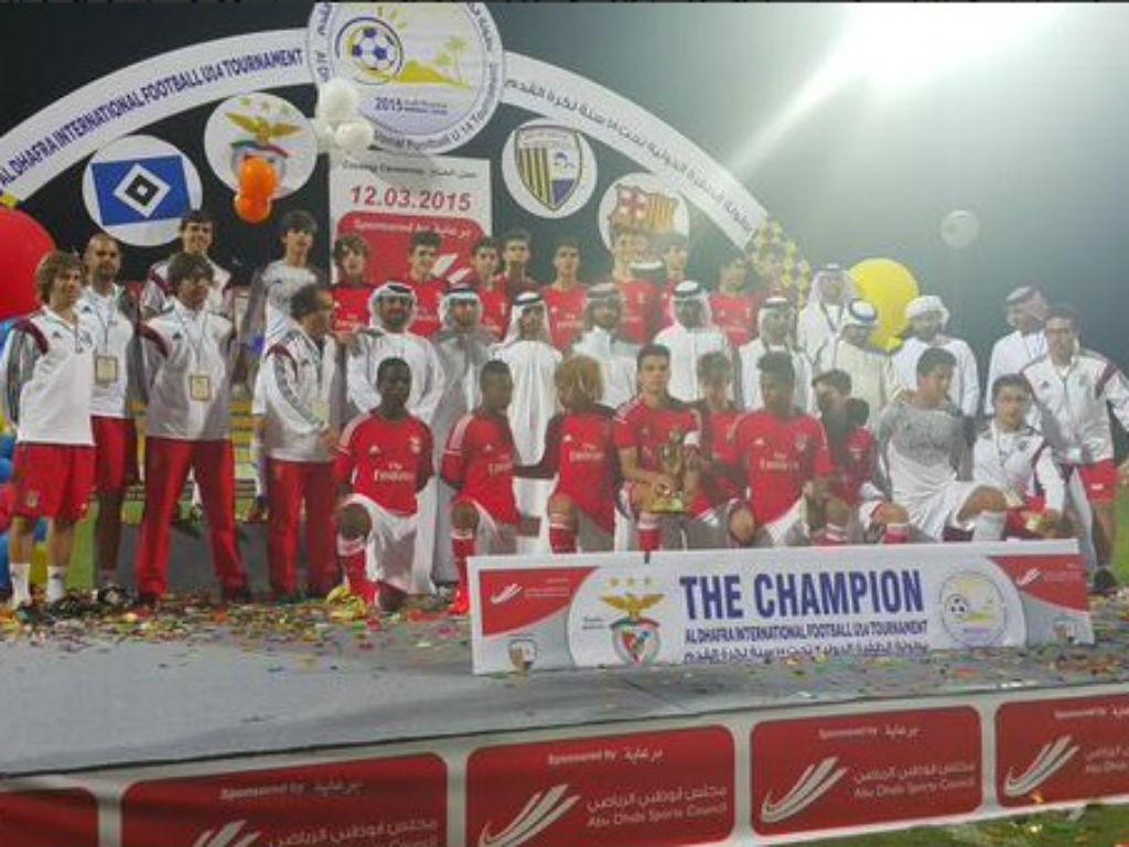 Iniciados do Benfica vencem torneio nos Emirados Árabes Unidos (fonte: Al Dhafra)
