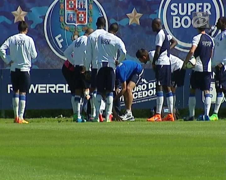 FC Porto: sobressalto por Quaresma num treino sem Tello