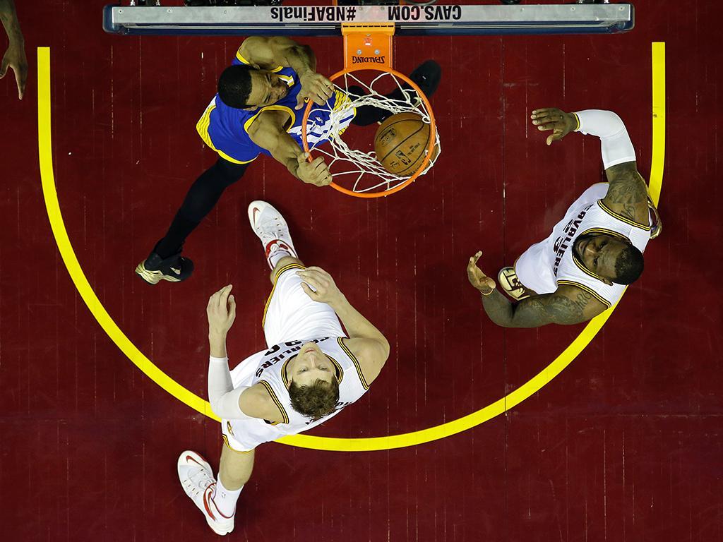 Cavaliers-Warriors (Reuters)