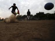 Futebol de rua no Chile (REUTERS)