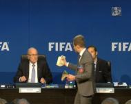 Adeus Blatter: uma imagem que vale mais do que mil palavras