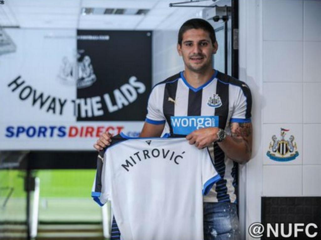 Mitrovic no Newcastle (@NUFC)