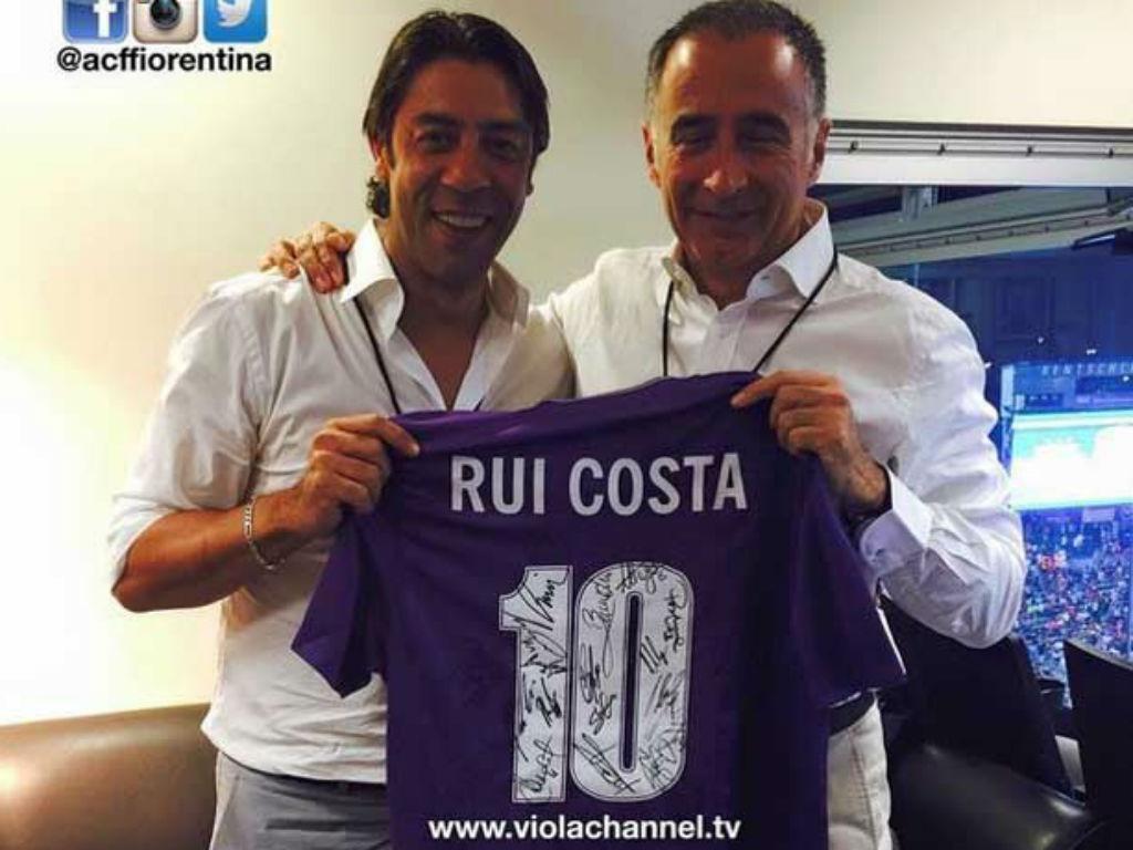 Rui Costa recebeu camisola da Fiorentina