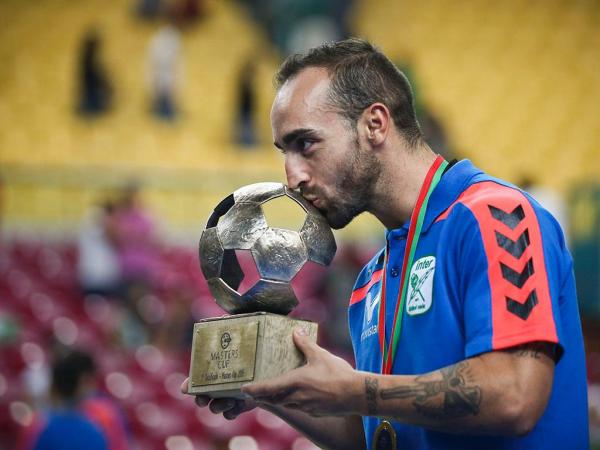 sportv - O jogador Ricardinho foi eleito pela quinta vez o melhor jogador  de futsal do mundo. Com isso, o português supera o recorde de Falcão, que  havia sido escolhido 4 vezes.