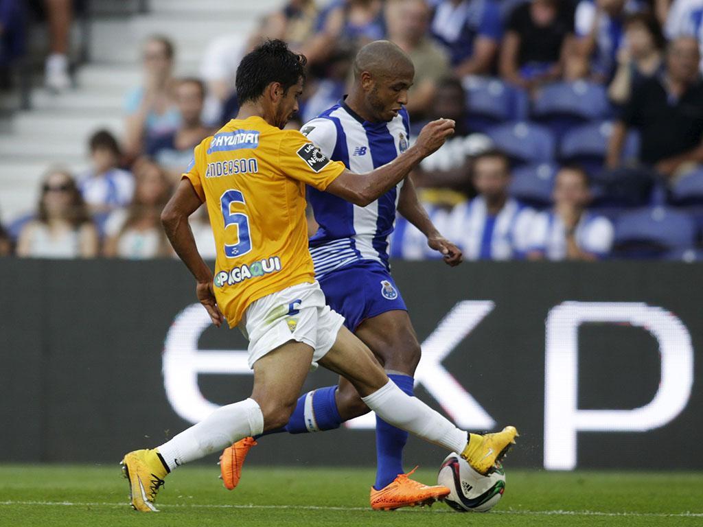 FC Porto-Estoril (REUTERS/ Miguel Vidal)