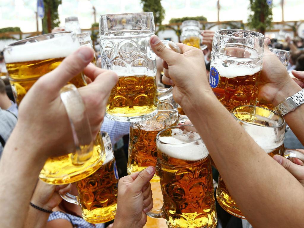 Oktoberfest: festa, famosos e muita cerveja [Reuters]