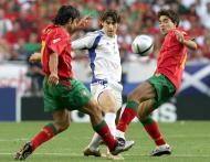 Figo, Seitaridis e Deco no Euro 2004 (Reuters)