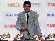 Ronaldo recebe a Bota de Ouro (REUTERS/Andrea Comas)