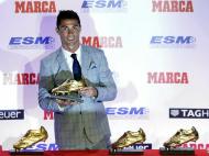 Ronaldo recebe a quarta Bota de Ouro (Andrea Comas/Reuters)