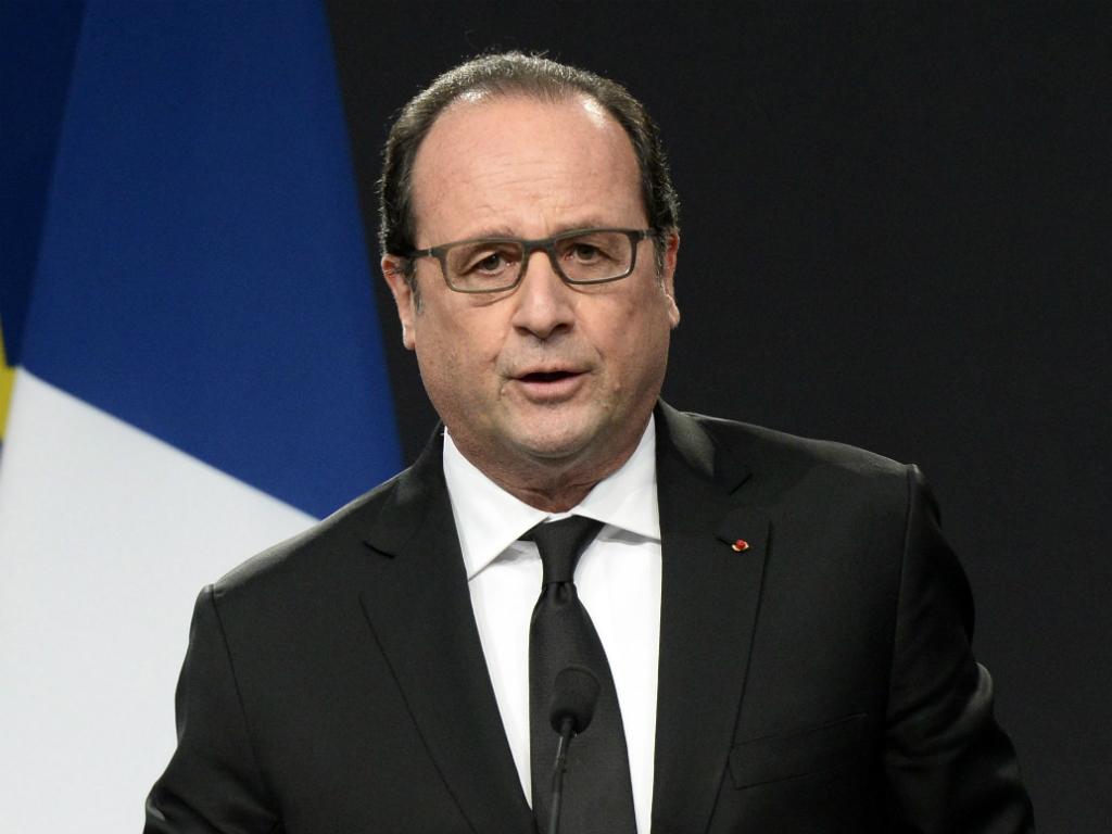Hollande e Valls marcam presença na homenagem às vítimas