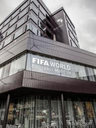 Exposição «Bola de Ouro» no Museu FIFA (EPA)