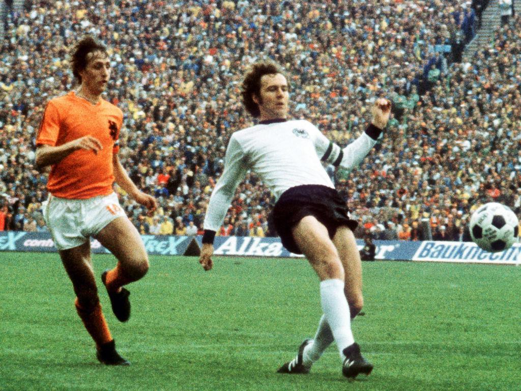 Cruijff e Beckenbauer na final do Mundial 1974 (Lusa)
