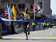 Etíopes Lemi Berhanu e Atsede Baysa vencem maratona de Boston (Lusa)