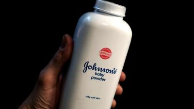 Johnson & Johnson suspende venda de pó de talco para bebés em todo o mundo em 2023 - TVI