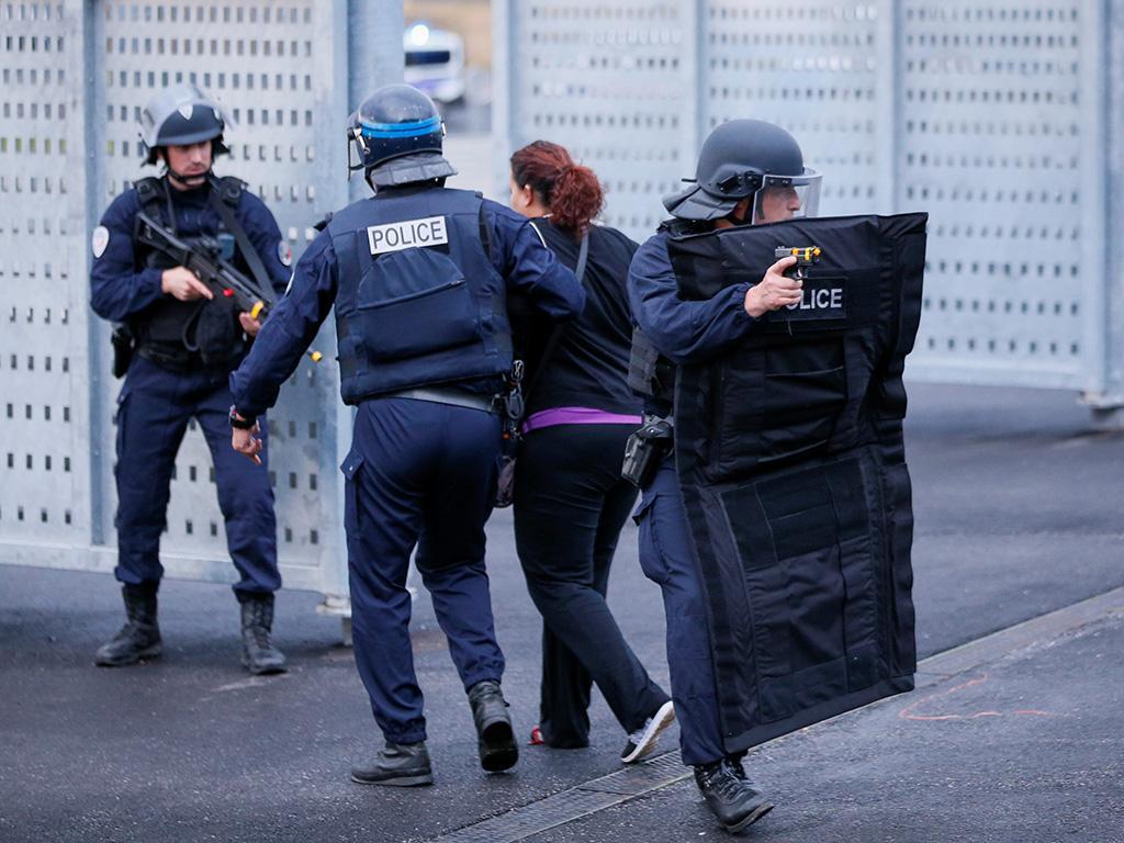 Euro 2016: exercício da polícia num ataque simulado ao estádio do Lyon