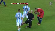 Insólito: Messi atira árbitro...ao relvado