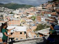 Favela e JO (Foto: Reuters)