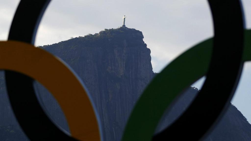 Cristo Redentor abraça o Rio de Janeiro