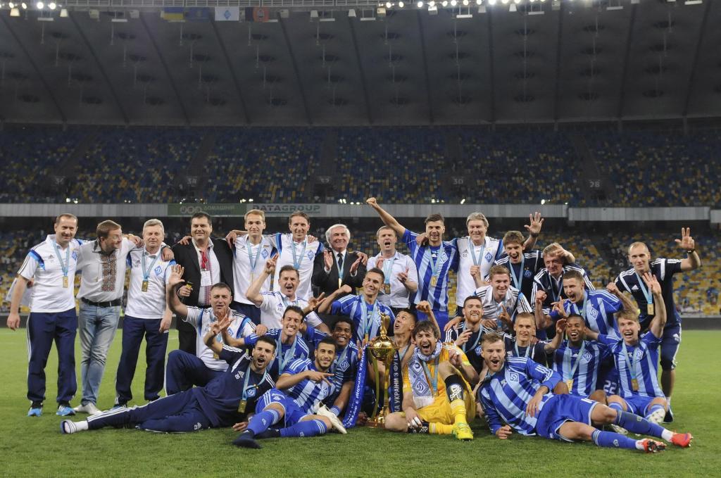 Dinamo Kiev festeja a dobradinha
