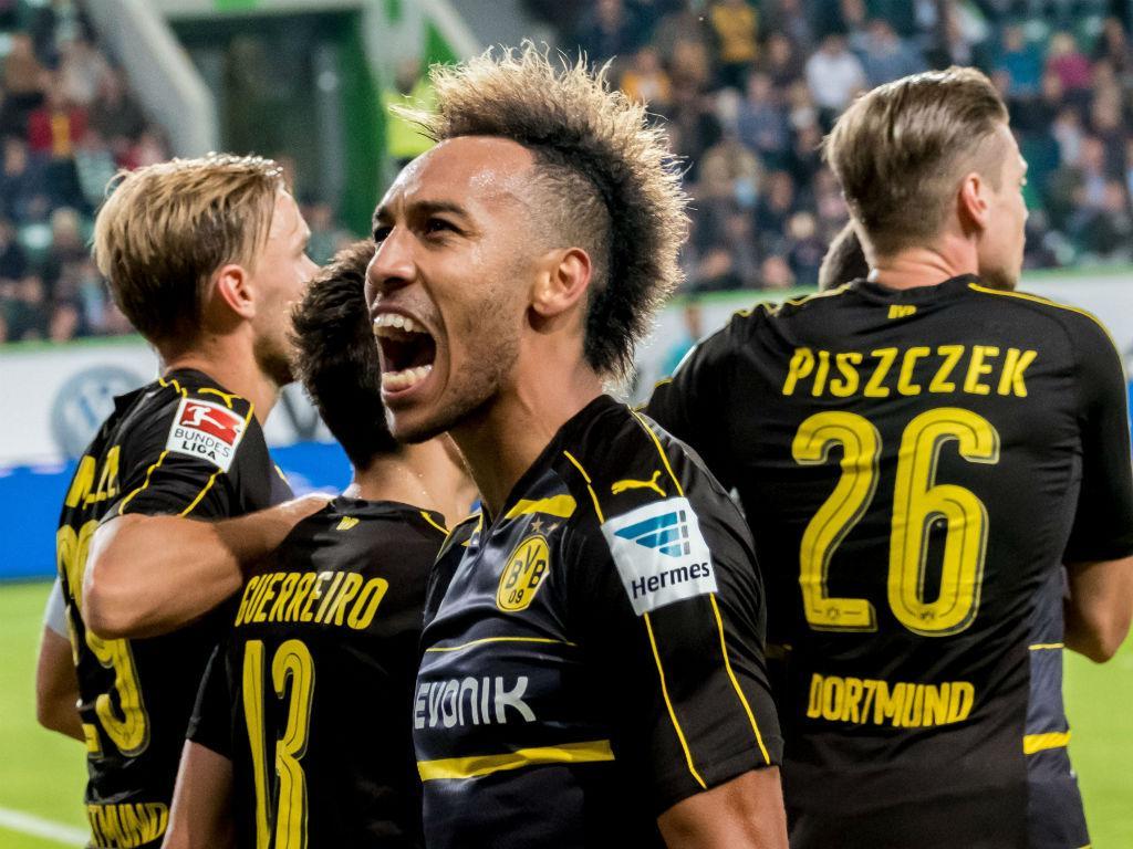 Dortmund arrasa Wolfsburgo com Raphael Guerreiro em grande