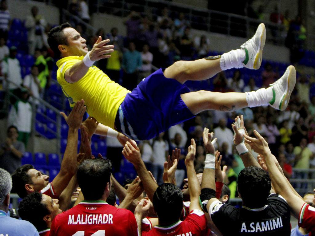Futsal: Brasil cai no Mundial e rivais homenageiam Falcão