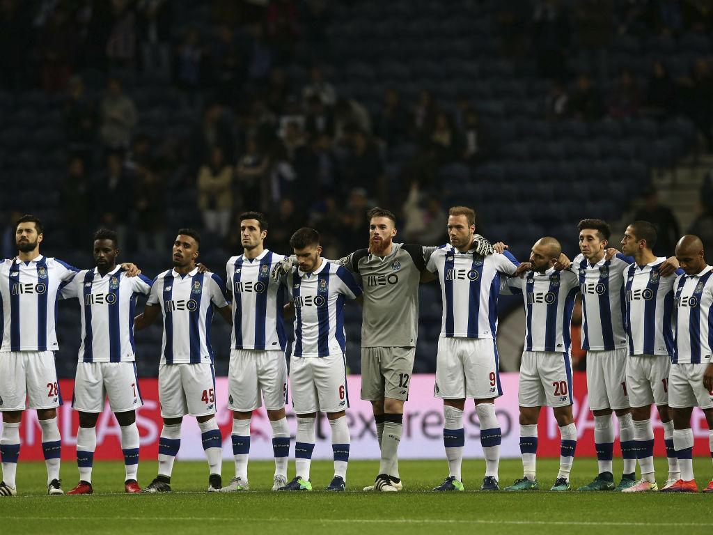 TL: minuto de silêncio e as imagens do FC Porto-Belenenses