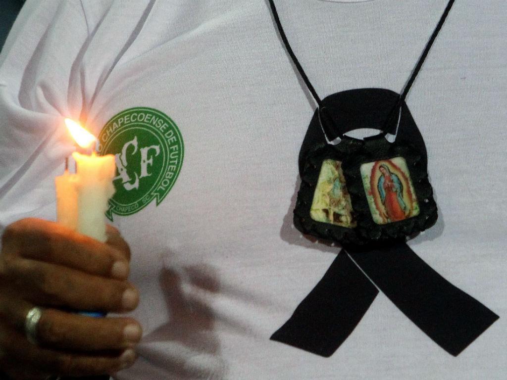 Homenagem à Chapecoense, no Estádio Atanasio Girardot, em Medellín (EPA/Lusa)