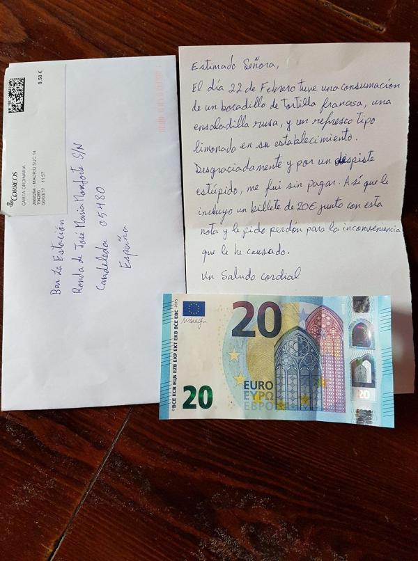 Saiu sem pagar de um bar, mas enviou 20 euros por correio 