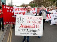 Protestos dos adeptos do Arsenal (Reuters)