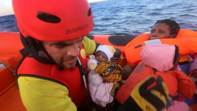 Bebé de quatro dias salva do mar - TVI