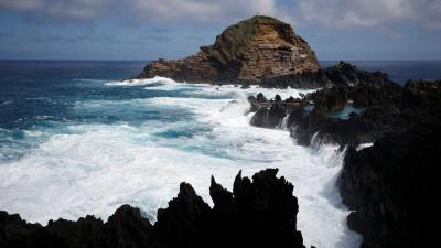 Homem morre no mar do Porto Moniz na Madeira - TVI