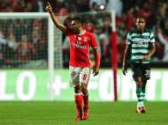 Uma semana depois, no dérbi que vale a liderança, o Benfica vence 2-1 e distancia-se
no primeiro lugar.