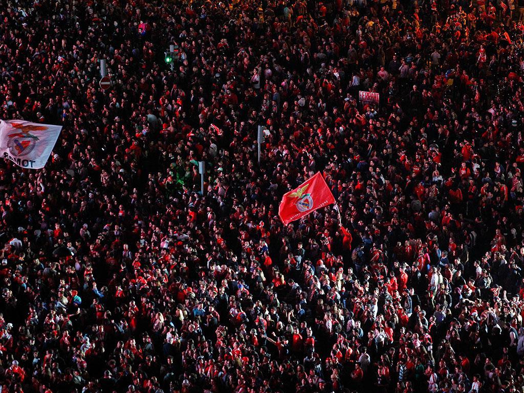 Adeptos do Benfica fazem a festa (Lusa)