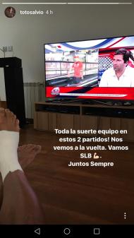 Salvio deixa apoio à equipa com o tornozelo ligado (Instagram)