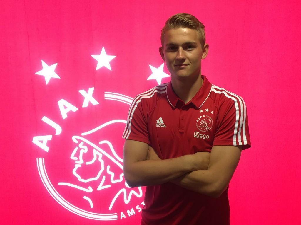 Matthijs de Ligt renovou com o Ajax