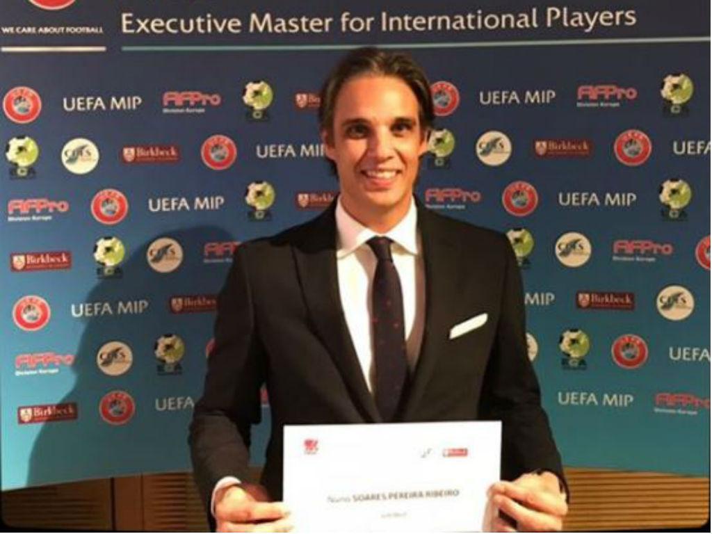 Nuno Gomes com o diploma UEFA MIP (instagram)