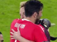Rakitic e Buffon trocaram abraços