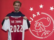 Frenkie de Jong renovou com Ajax