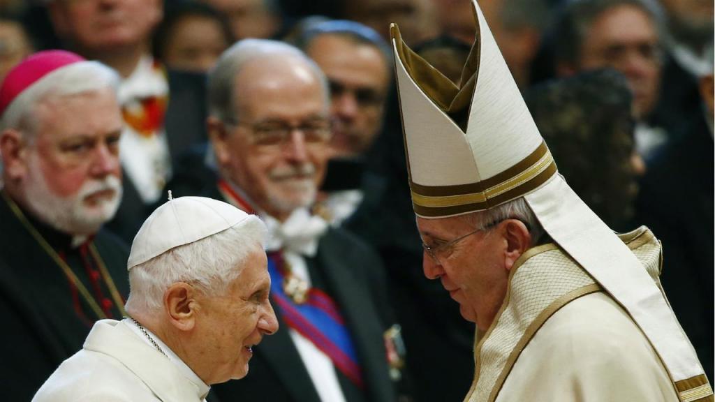 2015 - Papa emérito Bento XVII e o Papa Francisco