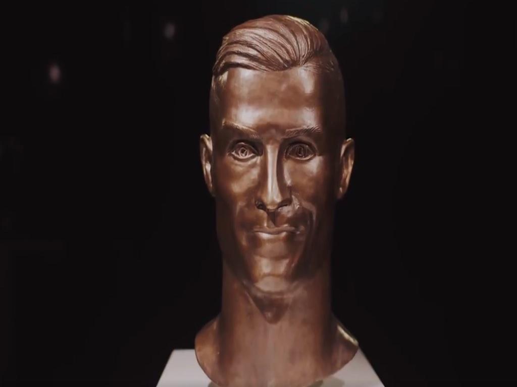 Novo busto de Ronaldo