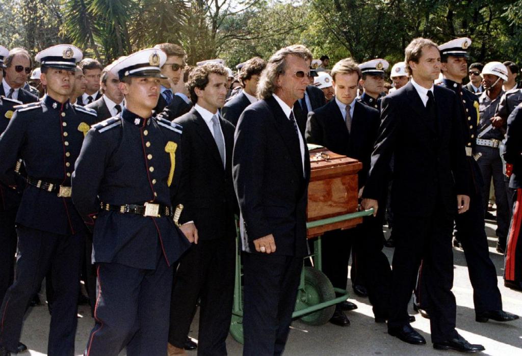 Alain Prost no funeral de Ayrton Senna