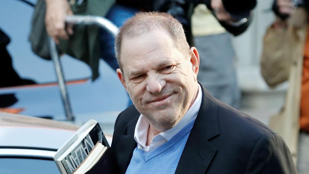 Harvey Weinstein entrega-se numa esquadra em Nova Iorque
